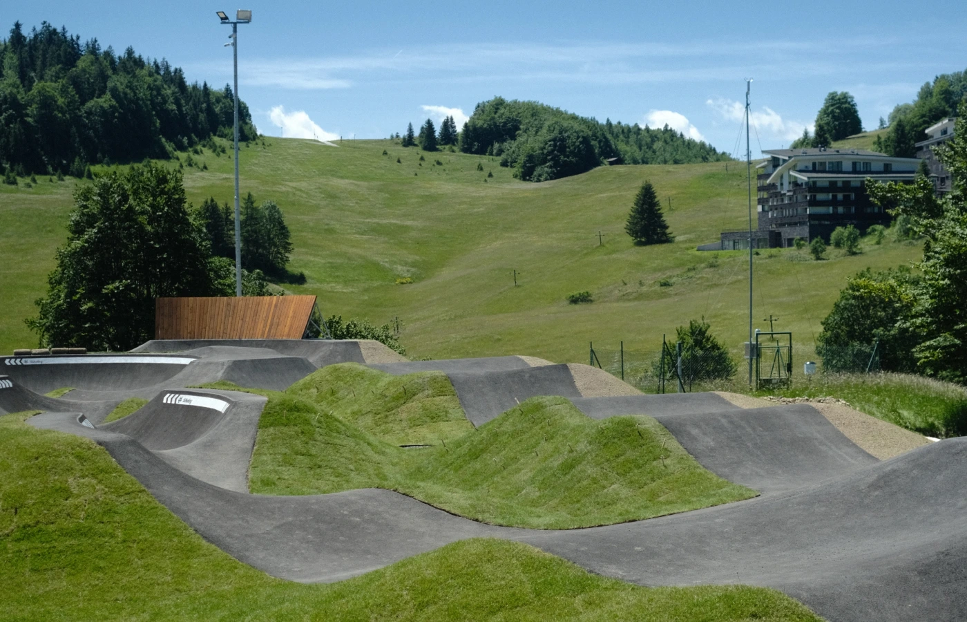 Hybridný pump track Riders Park Donovaly
